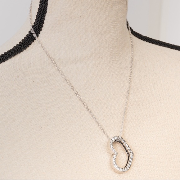 Elegant pendant choker with dainty chain & crystal faux diamond heart pendant - Picture 3 of 13
